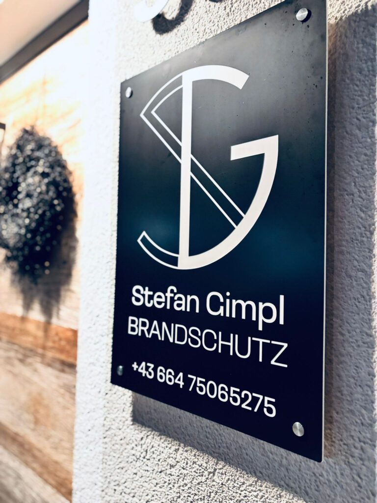 Firmenschild, Beschriftet mit einem Laser
